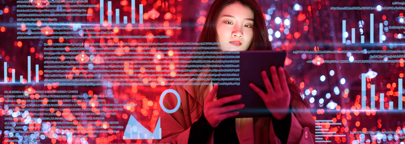 AIOps Innovation_Woman Tablet Analytics